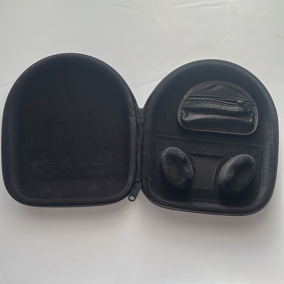 Bose Headset Case - Picture 2 of 8